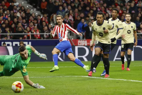 Atlético Madrid destroza al Barcelona en 45 minutos en Copa del Rey