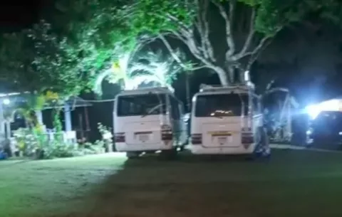 ¿Qué hacían dos buses de la junta comunal de Tocumen en Churuquita Grande de Penonomé?