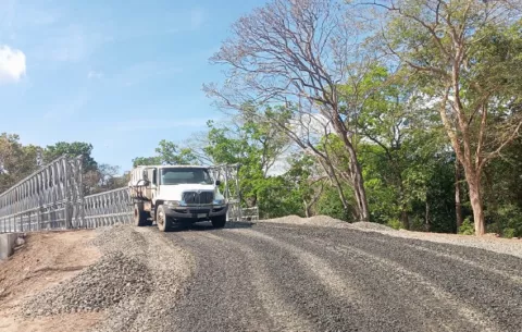 Puente sobre el río Zaratí presenta un 98% de avance de acceso