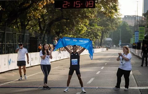 El panameño Jorge Castelblanco rompe récord en Maratón CAF realizado en Caracas