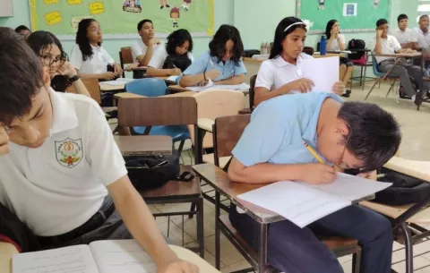 Presidente apuesta por un año escolar 'tranquilo' enfocado en la enseñanza-aprendizaje