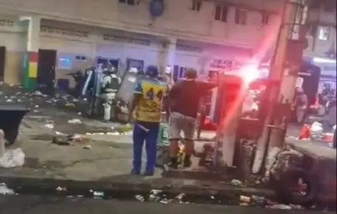 Noche de gas irritante y enfrentamientos en sede de comparsas de Colón deja varios heridos