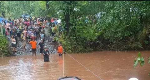 Rescate en Río Gatún y Río Piedras tras crecidas que bloquean caminos en Portobelo