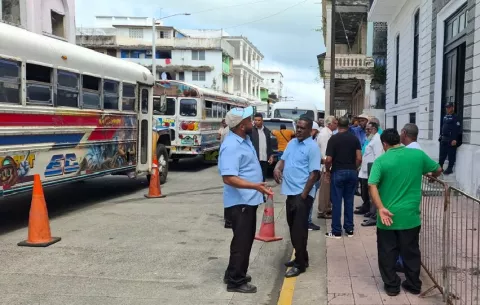 Transportistas denuncian abandono en la terminal de Calle 13 de Colón