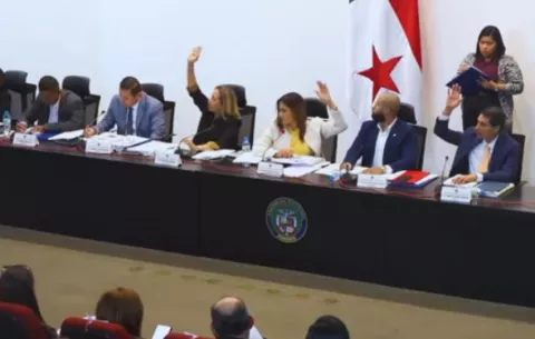 Aprueban en primer debate proyecto que elimina el Ministerio de la Mujer y crea el Inamu