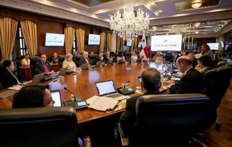Consejo de Gabinete aprueba prórroga para garantizar continuidad de telefonía en las entidades