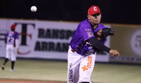Dereck Gómez es el Lanzador del Año en el béisbol juvenil