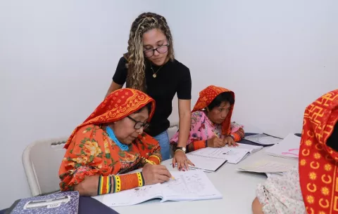 MIDES abre la escuela a más de 100 mujeres mayores en Panamá