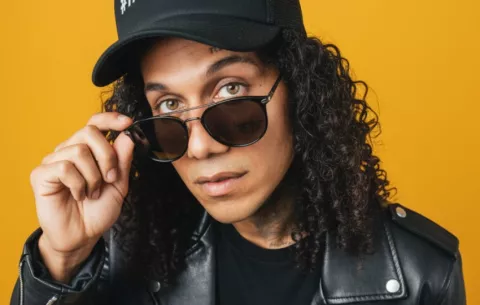 Fausto Moreno estrena 'Abrázame' junto a Felo Flowers