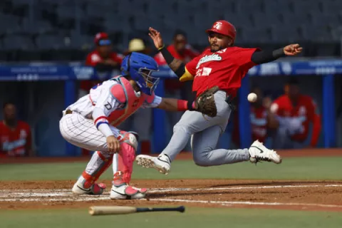 Panamá cae ante República Dominicana en un juego récord en carreras anotadas