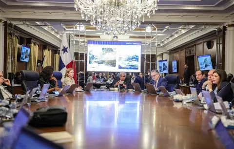 Gobierno aprueba dos contratos de concesión para operación de puertos Balboa y Cristóbal