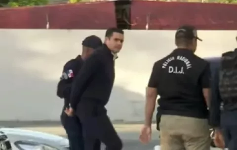Gaby Carrizo seguirá bajo detención domiciliaria e impedimento de salida del país