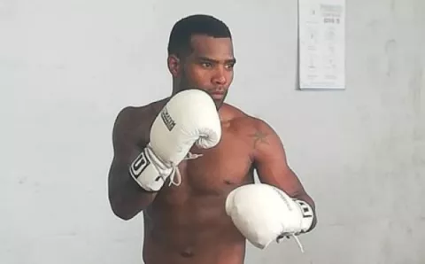 Jezreel Corrales fue mejor que Peñuñuri y sale de su mala racha