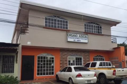 En Los Santos entregan a niña de diez años tras días de disputa familiar