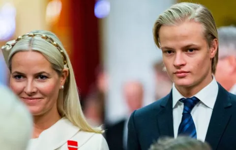 Hijo de la princesa de Noruega afronta juicio por 38 delitos entre violación, agresiones, amenazas y drogas