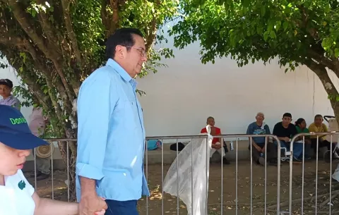 Torrijos destaca la necesidad de estabilidad y diálogo en Panamá durante visita a Atalaya
