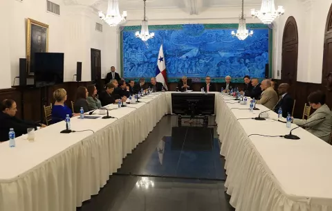 Bancada RM sostiene una reunión con el presidente Mulino