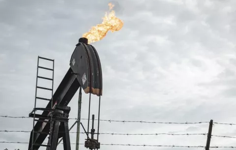 Estados Unidos relaja restricciones para que petroleras estadounidenses operen en Venezuela