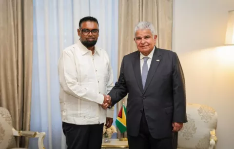 Presidente panameño se reúne con su homólogo de Guyana y acuerdan explorar inversiones