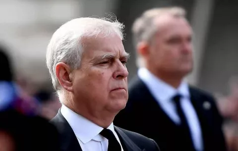 El arresto del expríncipe Andrés da un golpe devastador a la monarquía británica