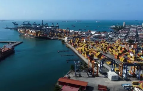 CK Hutchison advierte acciones legales si Maersk asume puertos de Balboa y Cristóbal