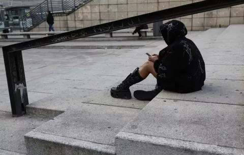 Uso abusivo de las redes sociales provoca una 'epidemia de soledad' en los jóvenes