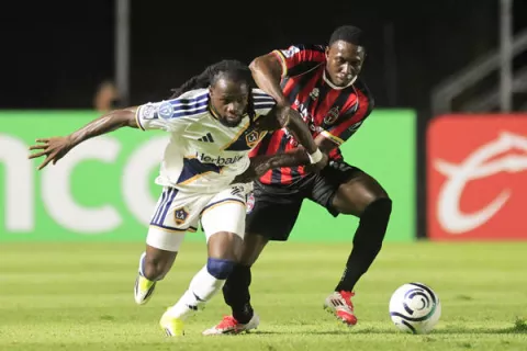 Sporting y Galaxy empatan en el partido de ida en Concachampions