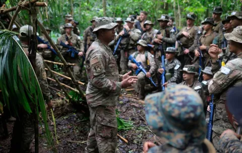Tropas de Panamá y EE.UU. realizan ejercicios conjuntos para operaciones en la selva