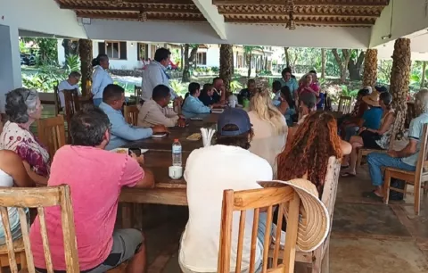 Suspenden protestas en Mariato tras reunión con empresas eléctricas por apagones 