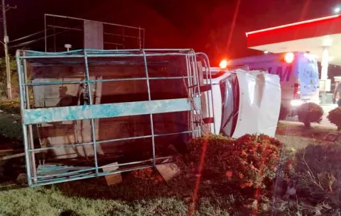 Violenta colisión y vuelco a la altura de Villa Carmen de Capira deja dos personas heridas