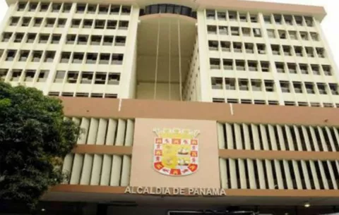 Alcaldía podría cobrar estacionamientos por uso de terreno en El Chorrillo; no cobrarán en la Cinta Costera