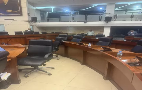 Camacho critica 'doble discurso' de la bancada Vamos 