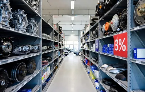 Concesionarias estarían obligadas a mantener en bodega el 3% de las piezas de carro, de prosperar iniciativa