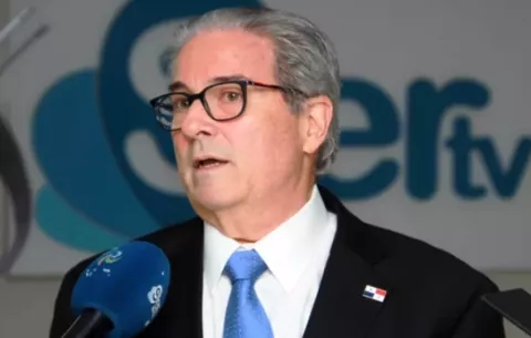 ¿Cuántos médicos se requieren en Panamá? Ministro pide a universidades e involucrados debatir el tema