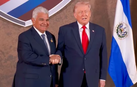 Trump reitera que 'no permitirá la influencia extranjera' en el Canal de Panamá