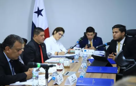 Comisión de Educación cita a la ministra Lucy Molinar