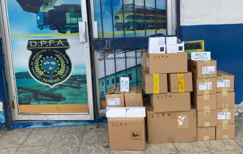 Aduanas decomisa más de 300 celulares y unas 20 tabletas de contrabando en Colón