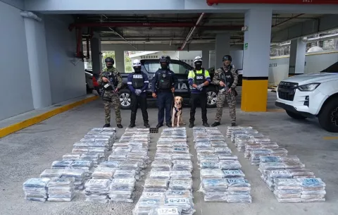 Contenedor de un puerto del atlántico con destino a España escondía 525 paquetes de droga