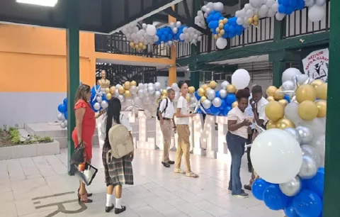 Más de 61 mil estudiantes regresan a clases en la provincia de Colón