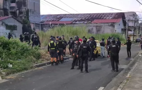 Adolescente de 17 años resulta herido de bala en un tiroteo en la calle 8, avenida Herrera de Colón