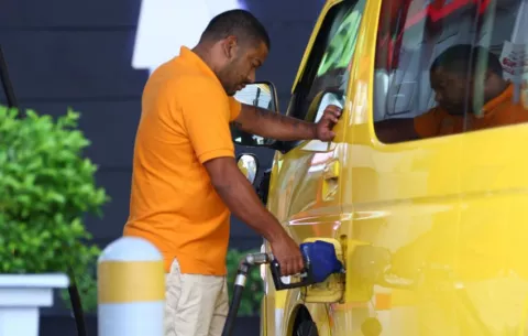 Centroamérica siente la crisis en Oriente Medio con el alza del precio de las gasolinas