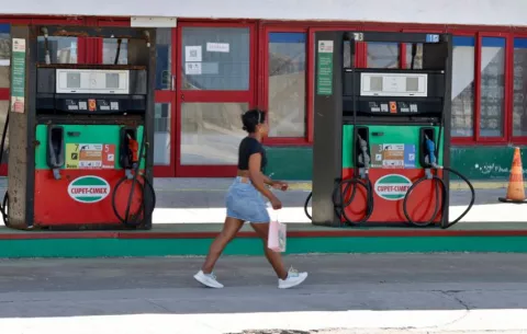 Sin 'una gota de combustible', la economía cubana se desangra por el cerco de EE.UU.