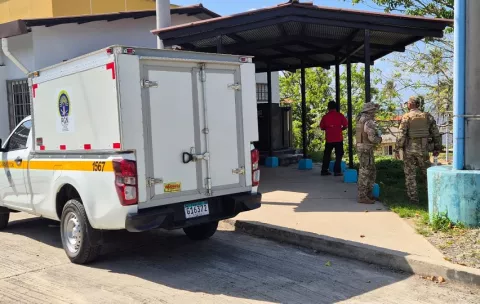 Hallan cuerpo en descomposición detrás del centro educativo de Palmas Bellas, Colón