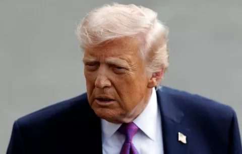 Trump ordena posponer durante 5 días los ataques a la infraestructura energética iraní