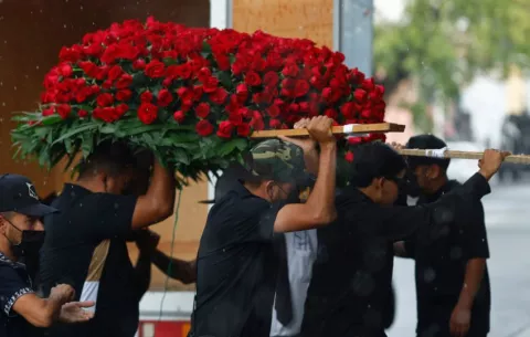 Ataúd dorado, música regional y mucha seguridad, el entierro de El Mencho en Guadalajara