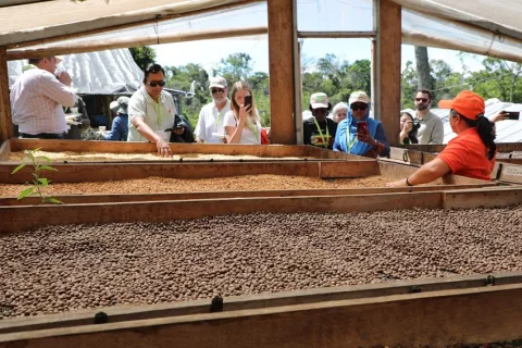 Expertos internacionales conocen ejemplos de proyectos sostenibles en los campos de Panamá