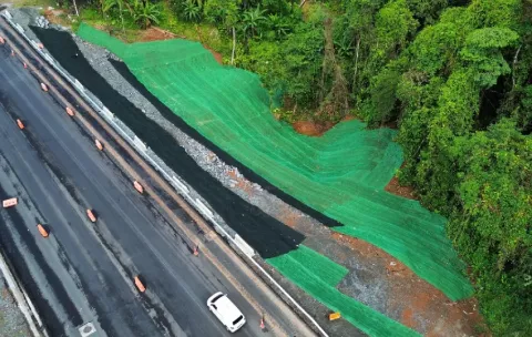 MOP reporta 90 % de avance en la rehabilitación de la vía Transístmica en El Guarumal 