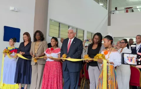 Mulino inaugura la Escuela República de Venezuela tras nueve años de retraso