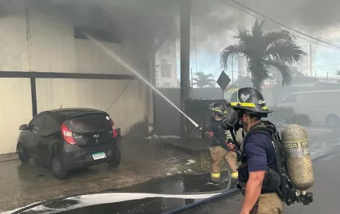 Reportan una persona desaparecida durante incendio en Río Abajo