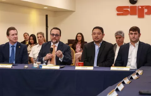 Agenda técnica y diálogo permanente marcan encuentro entre el MICI y el SIP